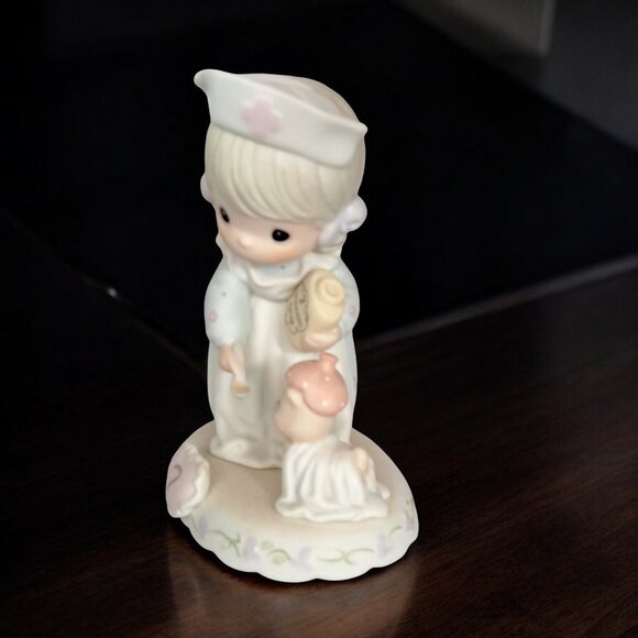 1995 enesco precious moments growing in grace, age 7 nurse w kitten 163740 - Picture 6 of 15